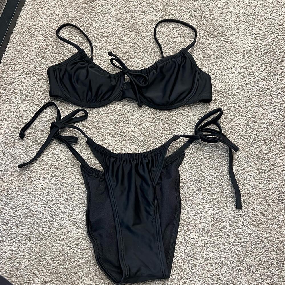 EUC Target/Xhilaration Black Bikini (med top/sm bottom)